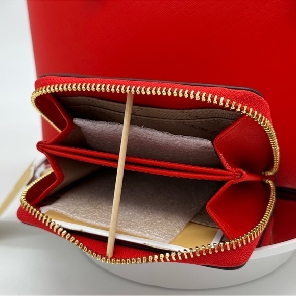 Michael Kors Jet Set Travel Extra-Small Top Zip
Tote Bag & ZA Card Case Wallet - Picture 9 of 9